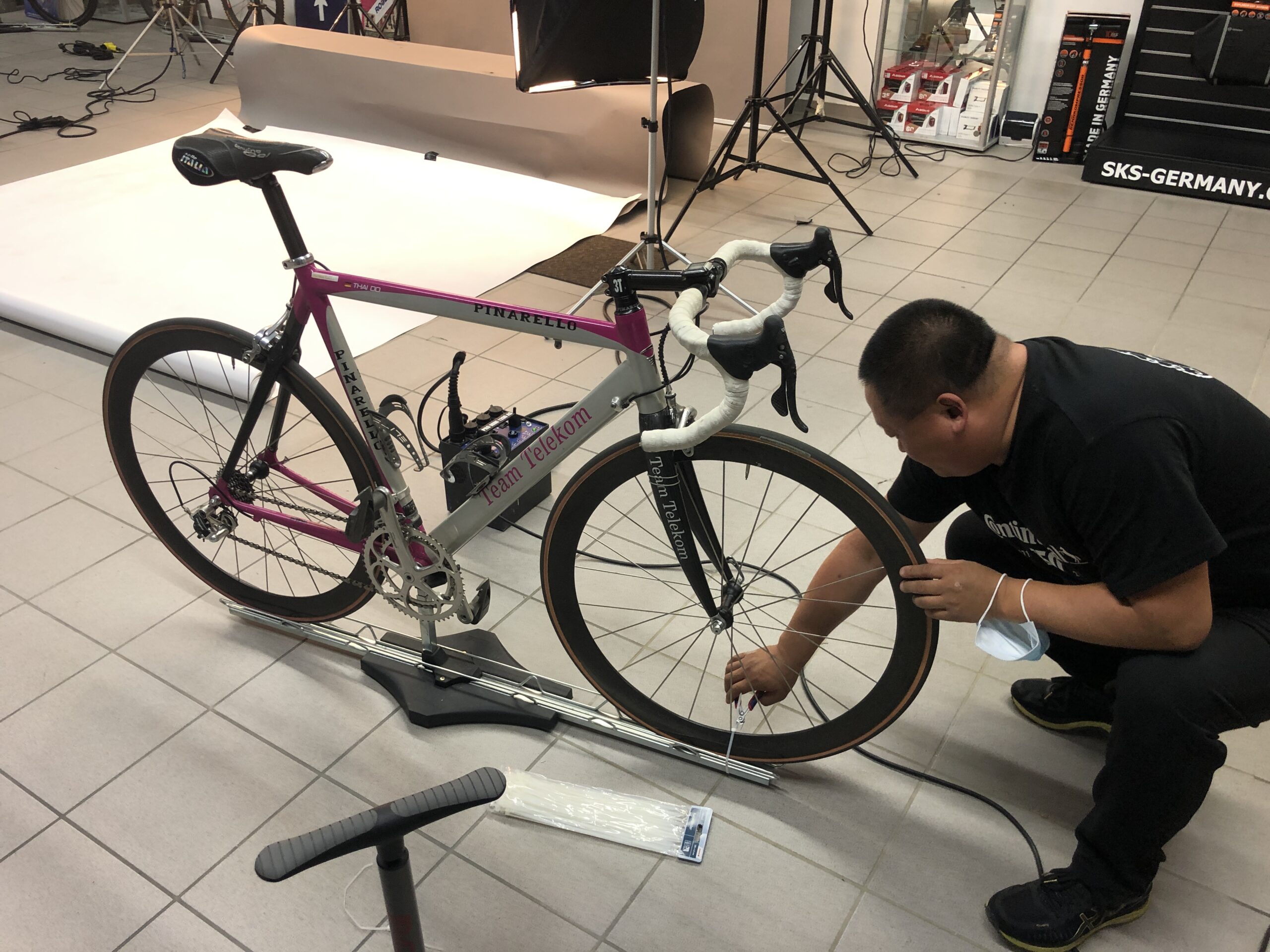 Thai Do - Fahrradmuseum Hüttlingen - 1948er Bianchi mit 1. Campagnolo-Schaltung - Das Klödenrad kommt zum Fotoshooting