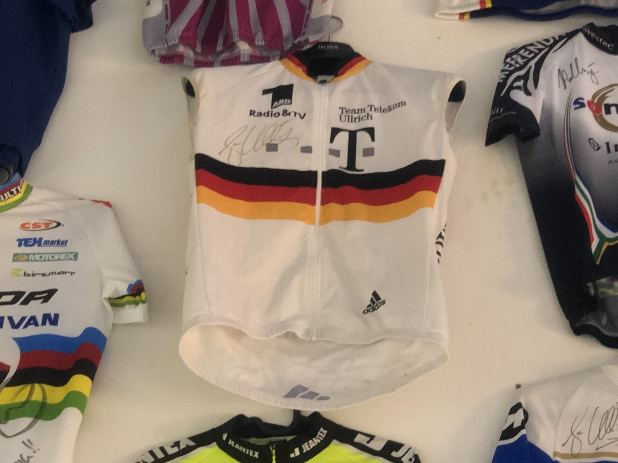 Thai Do - Fahrradmuseum Hüttlingen - 1948er Bianchi mit 1. Campagnolo-Schaltung - Trikot von Jan Ulrich