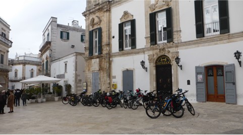 Italien Apulien - Martina Franca Radfahrer